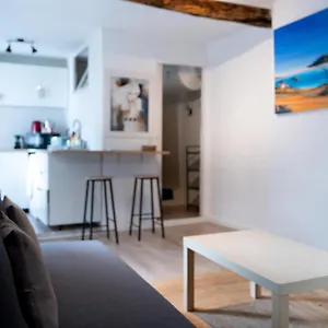 Studio A 2 Minutes Du Cours Mirabeau - France