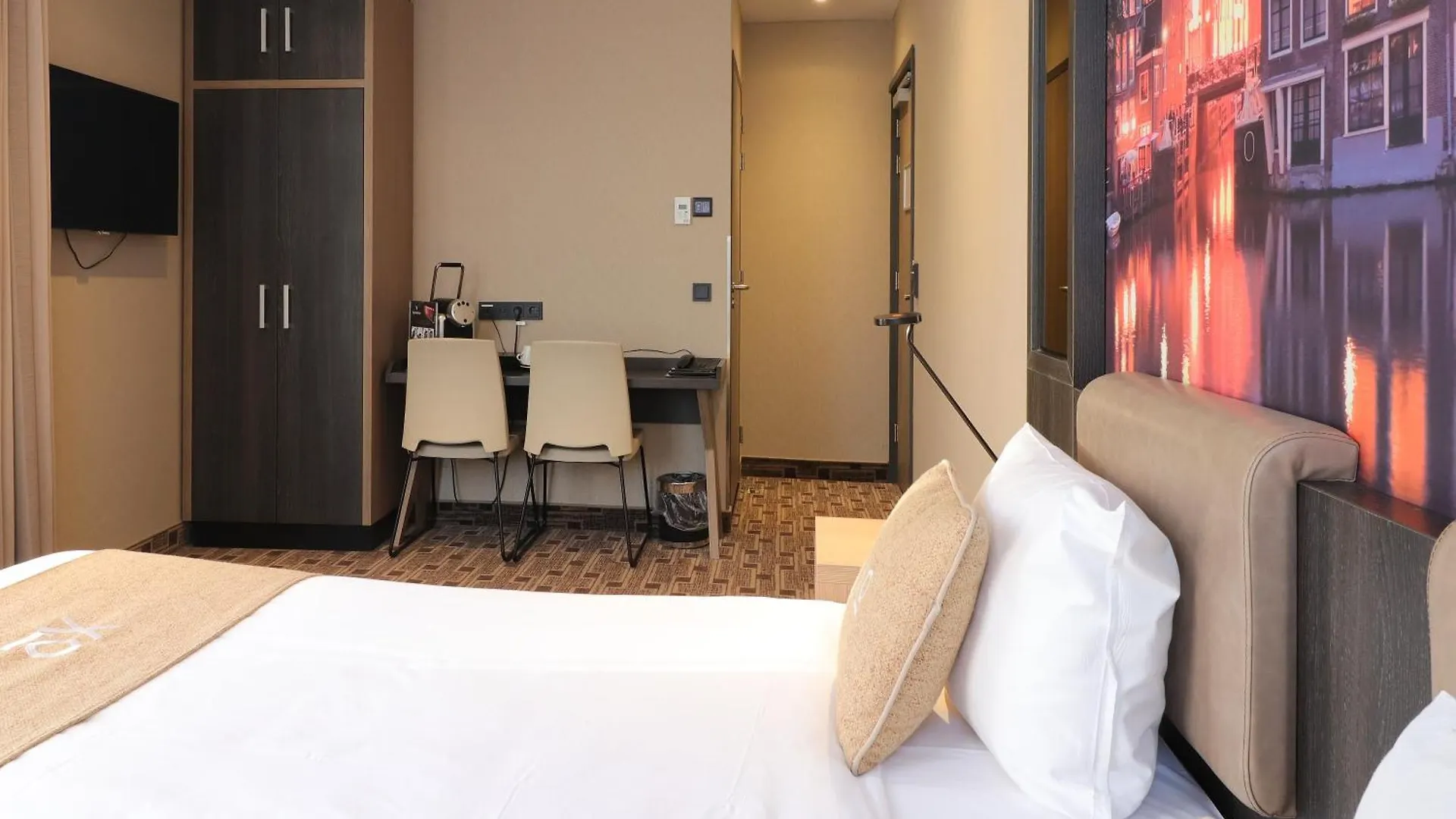 Xo Hotel Inner Amsterdam 3*,